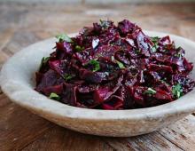 Салат из краснокочанной капусты — красиво, полезно и очень вкусно